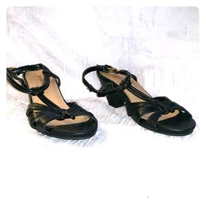 Croft and Barrow low profile heel